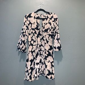 ✨ DRESSES BUNDLE SALE✨ Billabong B&W mini dress.